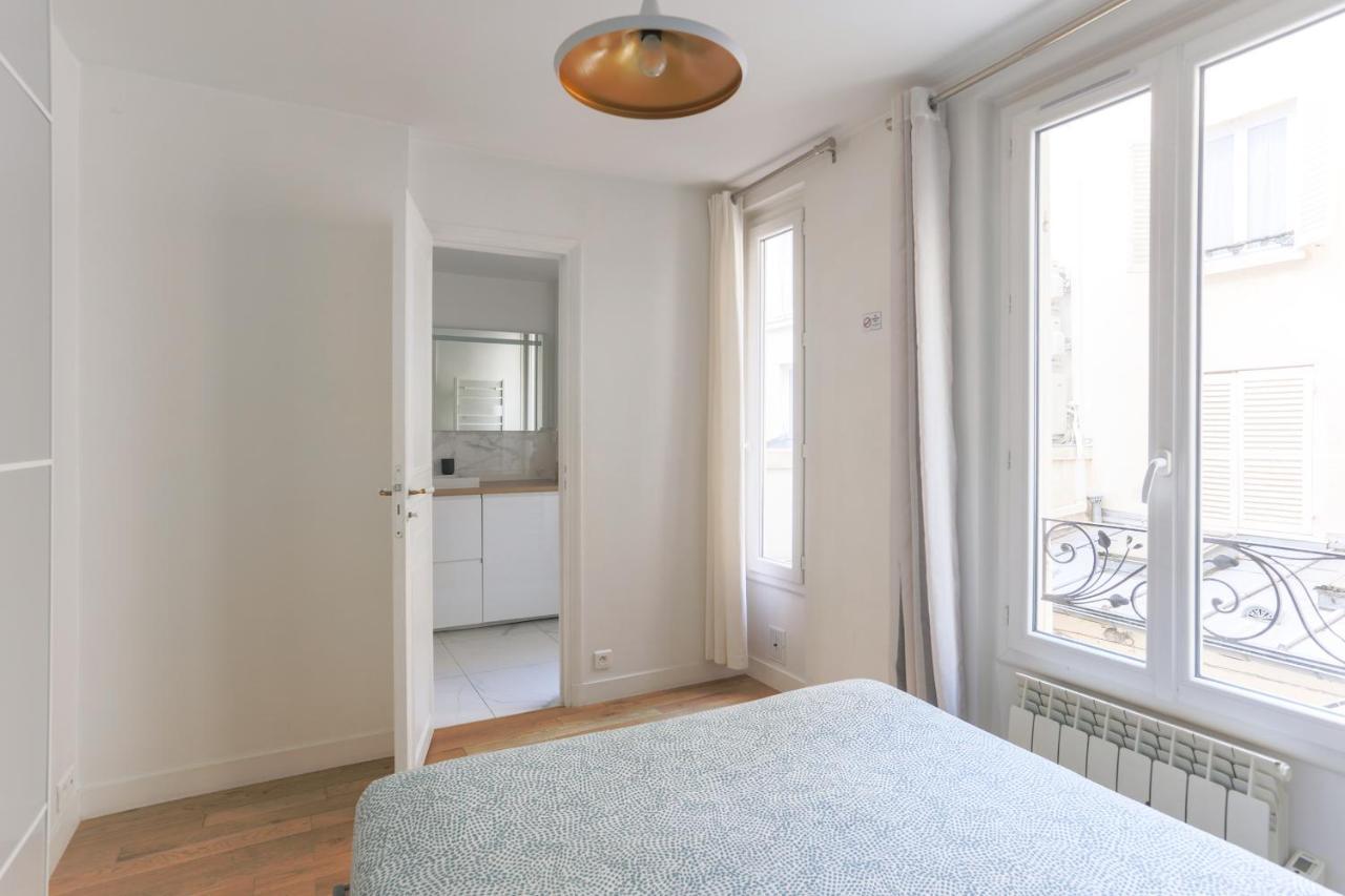 Eiffel Tower Royal Apartment Париж Экстерьер фото