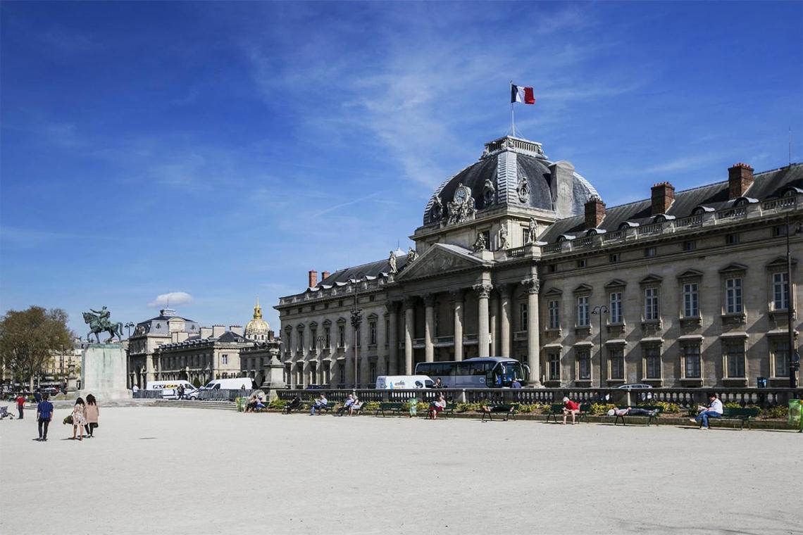 Eiffel Tower Royal Apartment Париж Экстерьер фото
